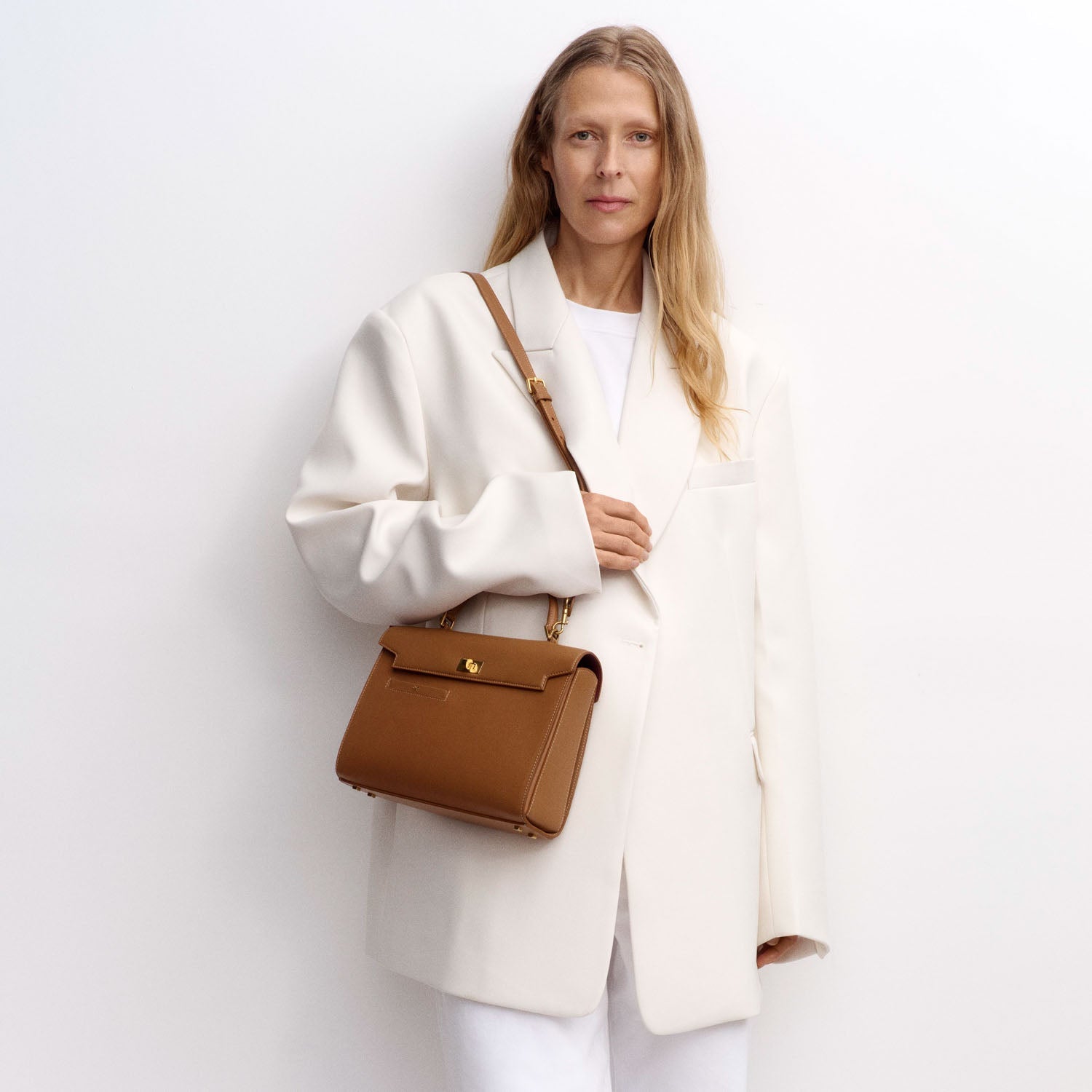 ANYA HINDMARCH バッグ CARKER M キャメル Mortimer Top Handle | Anya Hindmarch US