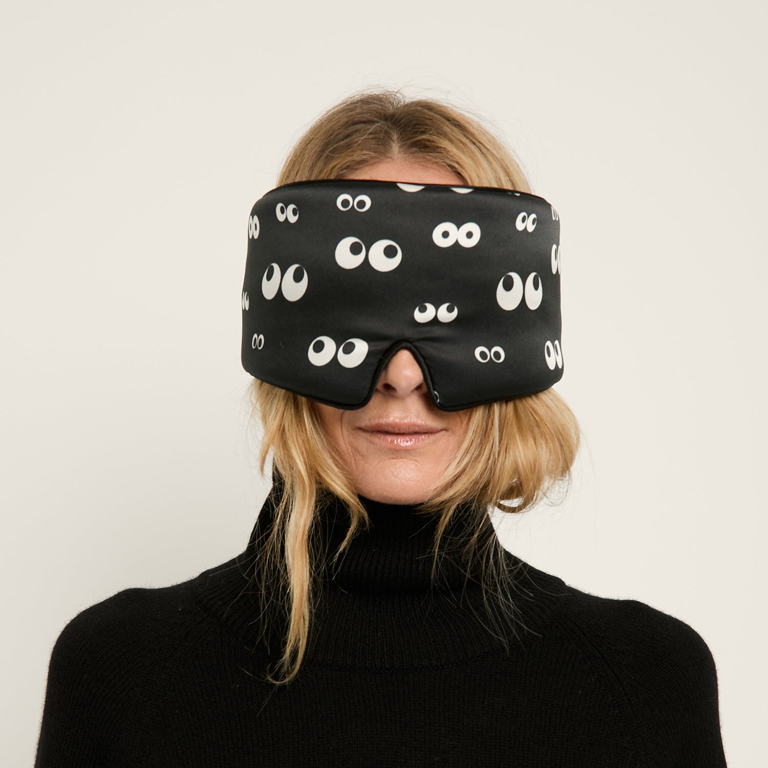 「ANYA HINDMARCH」シルク アイマスク Eyes Travel Eye Mask | Anya Hindmarch US