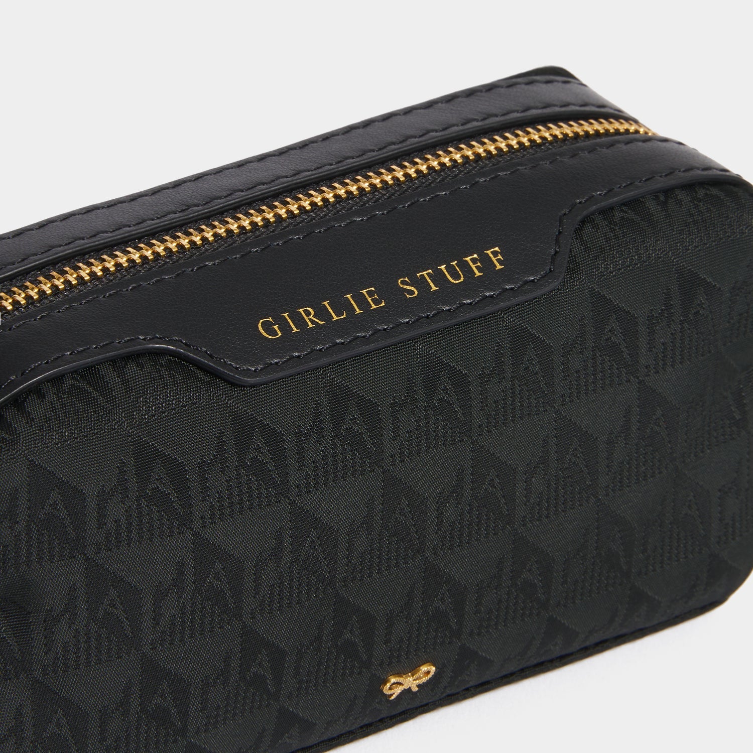 Anya Hindmarch NAP Girlie Stuff ブラックポーチ Logo Girlie Stuff Pouch | Anya Hindmarch US