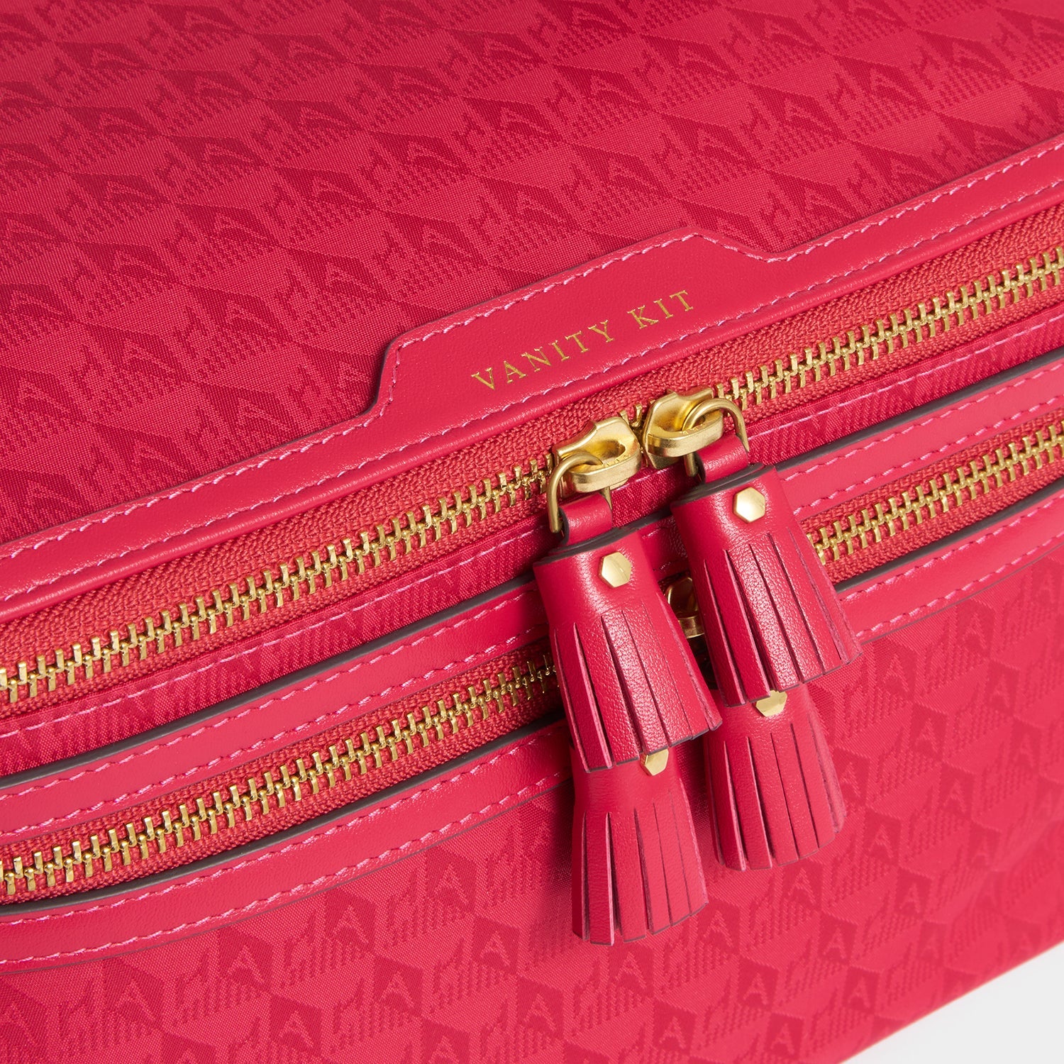 Logo Vanity Kit | Anya Hindmarch US