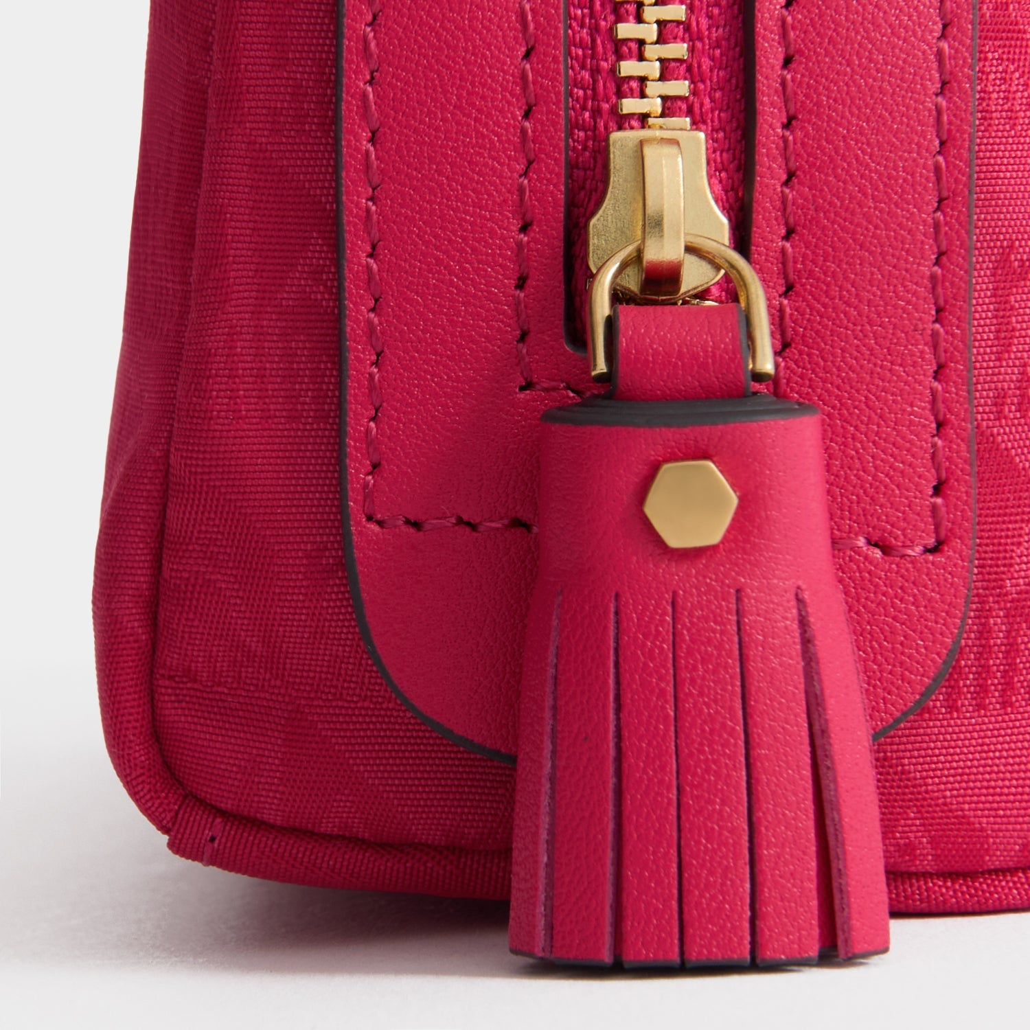 ANYA HINDMARCH ピンク ショルダーバッグ Logo Girlie Stuff Pouch | Anya Hindmarch US