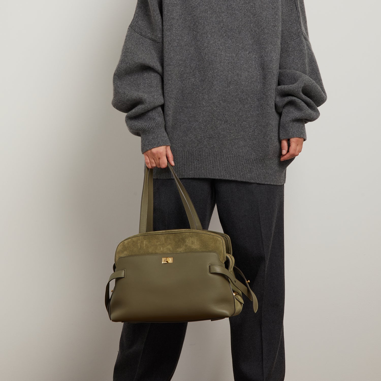 Wilson Shoulder Bag -

                  
                    Calf Leather in Fern -
                  

                  Anya Hindmarch US
