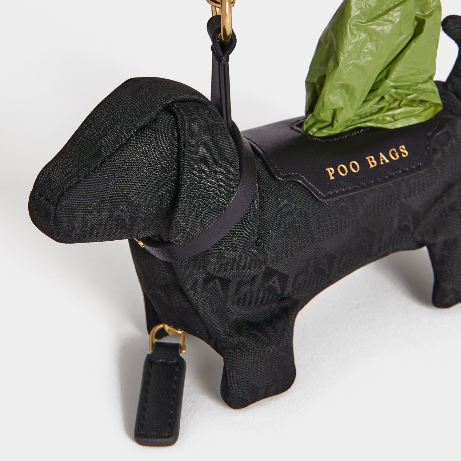アニヤハインドマーチ ドッグ プーバッグ チャーム Dog poo ドッグ・プーバッグ・チャーム | Anya Hindmarch JP