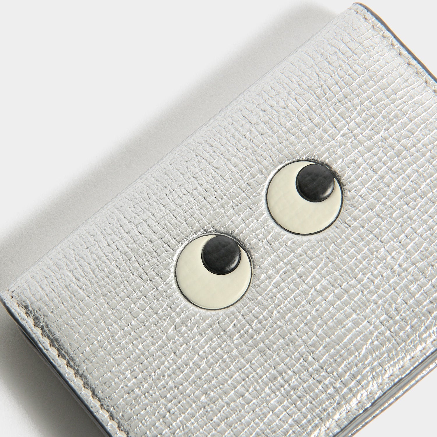 Anya Hindmarch Eyes メタリックシルバーケース Eyes Card Case | Anya Hindmarch US