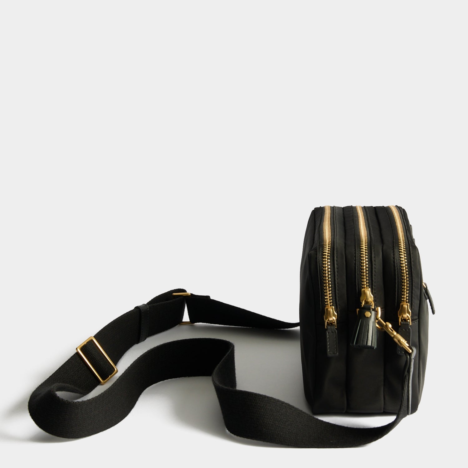 新品未使用 ANYA HINDMARCH トリプルジッパー ショルダー Studs Triple Zip Cross-body | Anya Hindmarch US