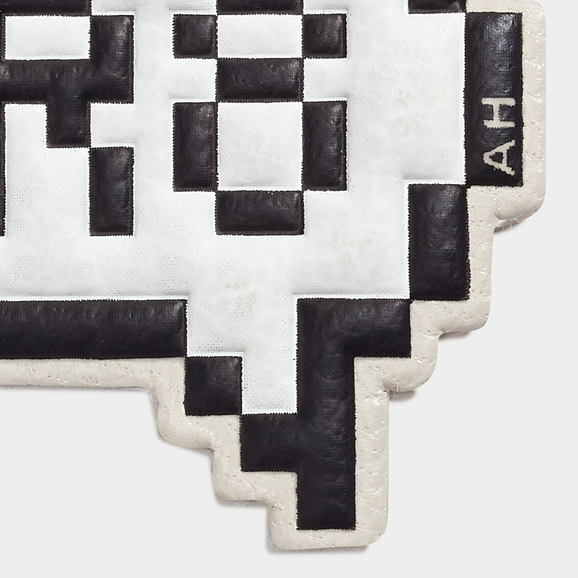 【Anya Hindmarch】レザー ステッカー LOL LOL GR8 Sticker | Anya Hindmarch US