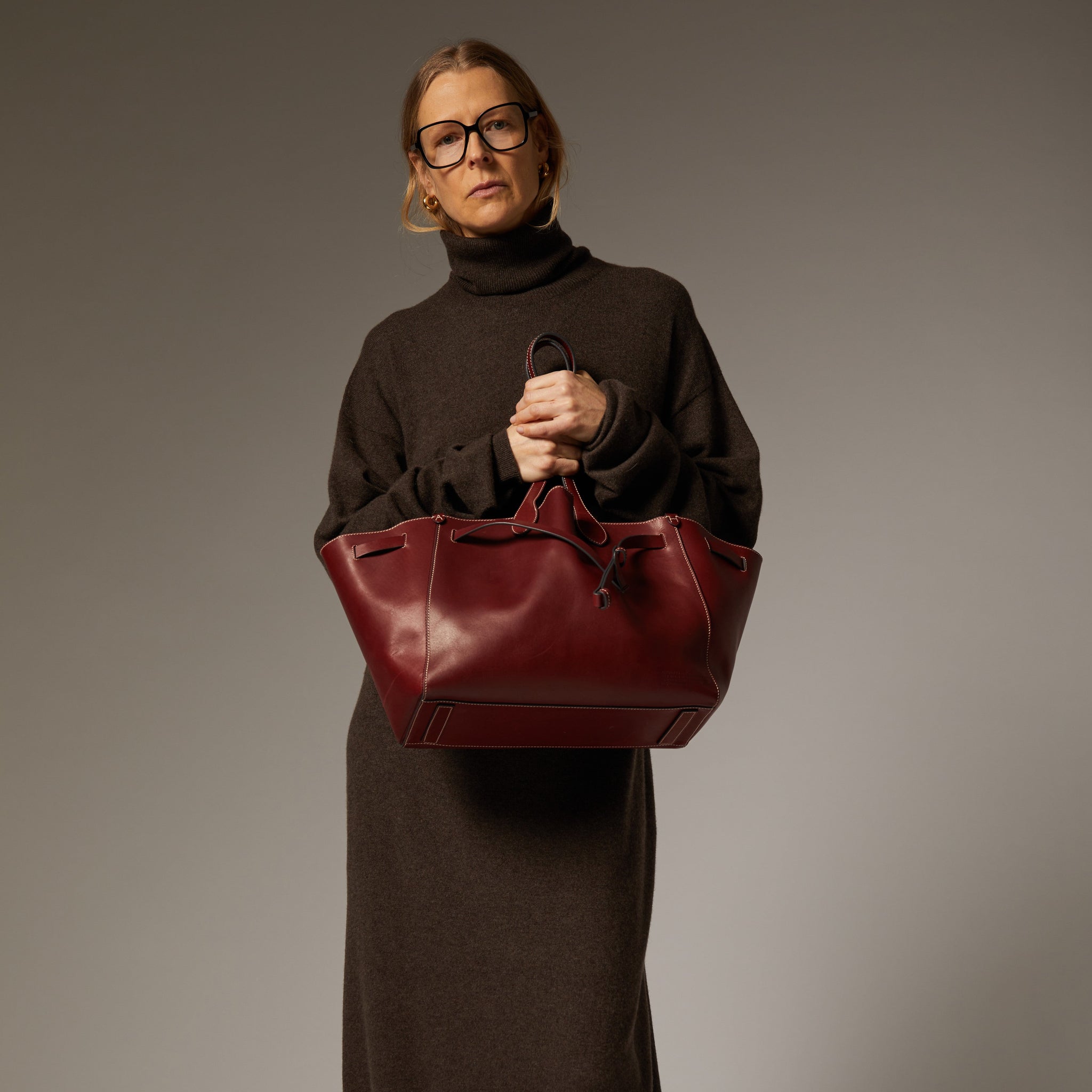 Return to Nature Tote -

                  
                    Compostable Leather in Rosewood -
                  

                  Anya Hindmarch US
