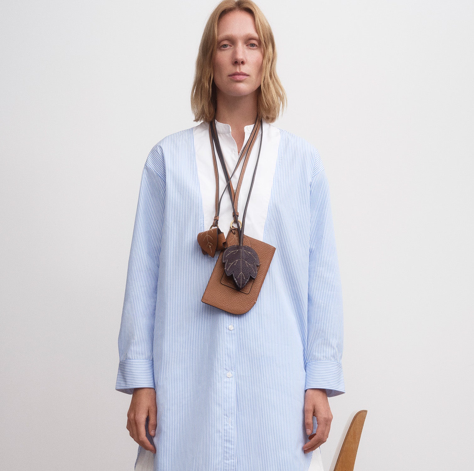 Return To Nature Earphone Case -

          
            Natural Grain Leather in Pecan -
          

          Anya Hindmarch US
