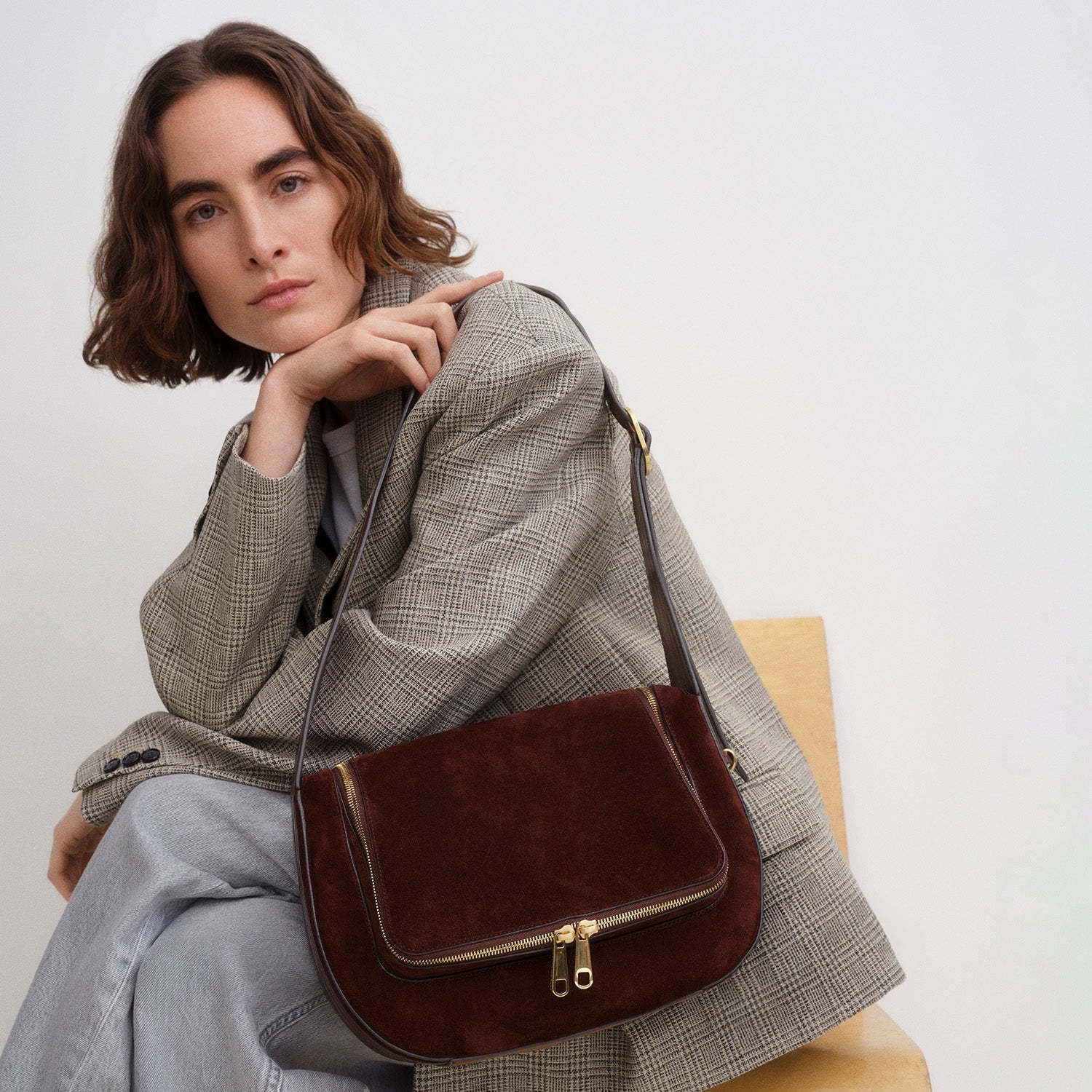 Vere Shoulder Bag -

          
            Suede Leather/Calf Leather in Dark Cedar Brown -
          

          Anya Hindmarch US
