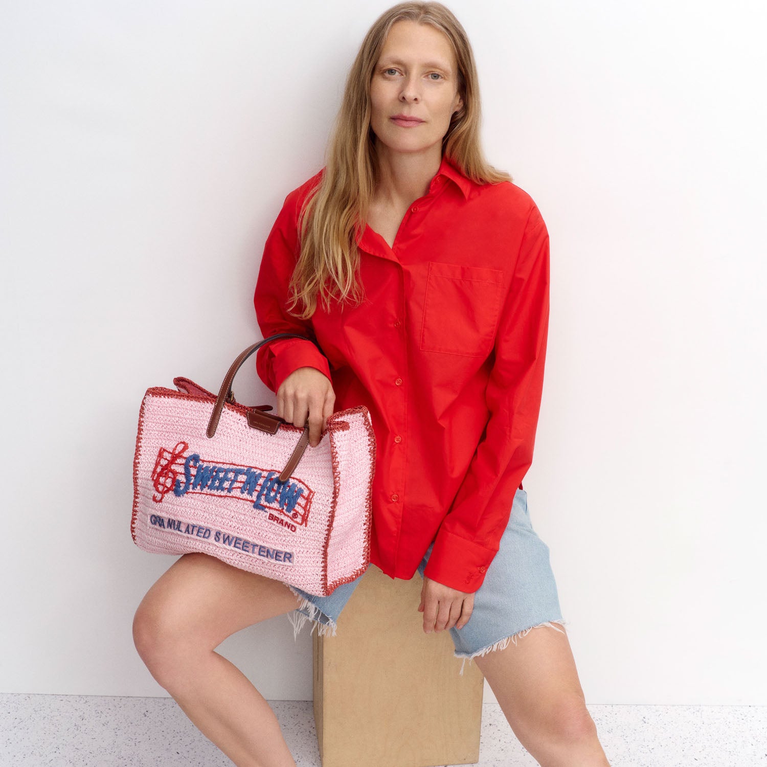 美品 Anya Hindmarch タッセルゴースト バーガンディ シアリング Anya Brands Flying Goose Sriracha Mini Bucket Bag | Anya Hindmarch US