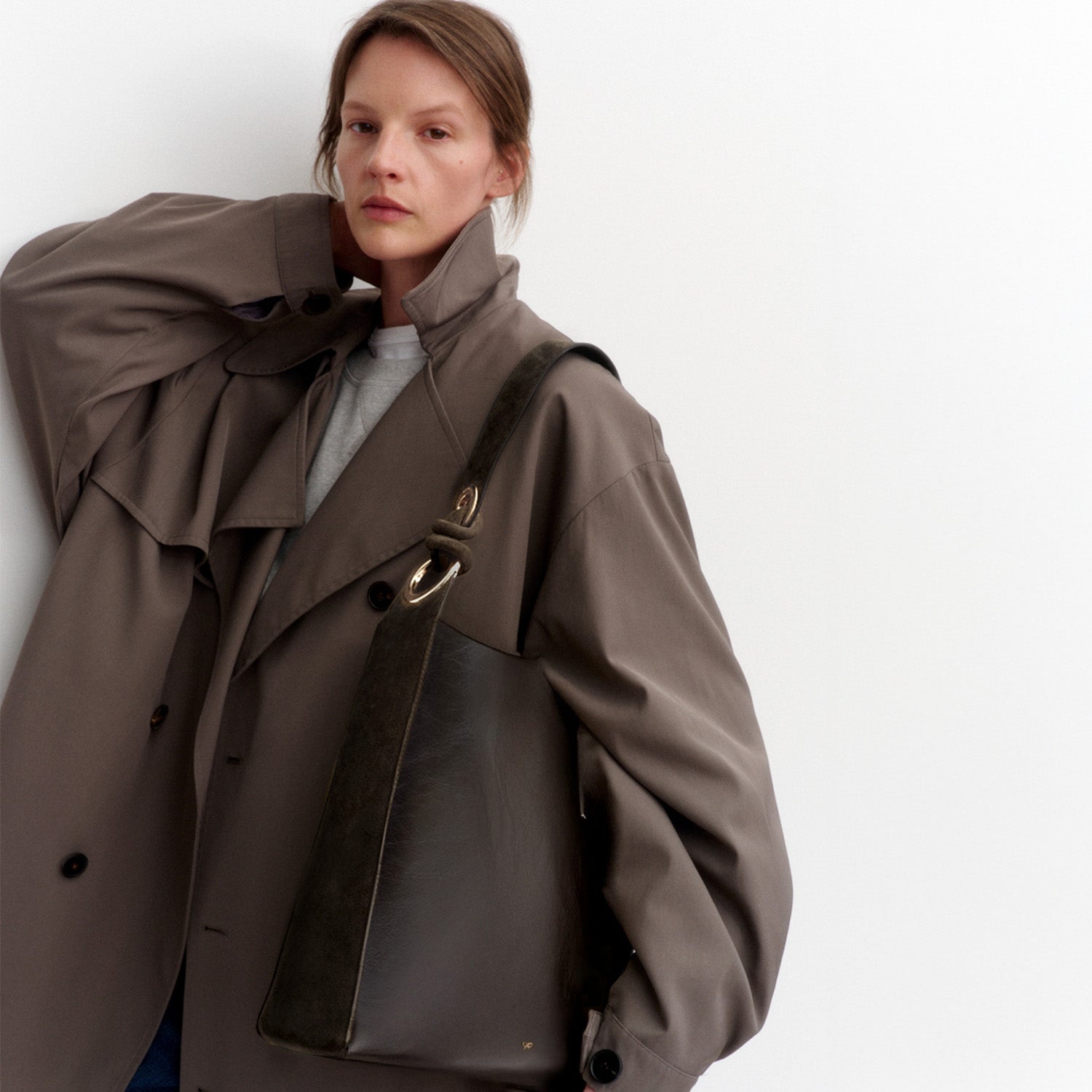 Ringo Chesterfield Shoulder Bag -

          
            Calf leather in Chocolate brown -
          

          Anya Hindmarch US
