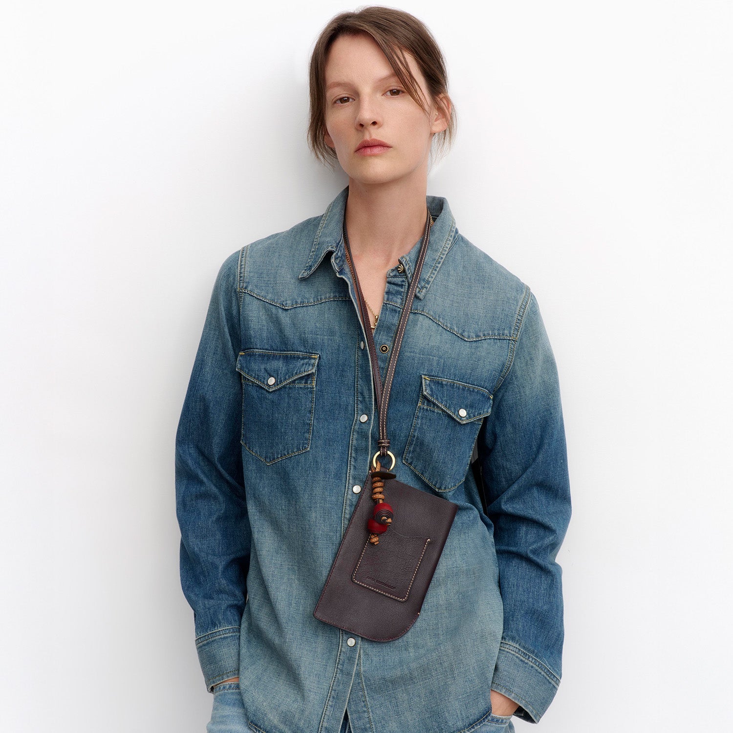 Return To Nature Strap Phone Pouch -

          
            Natural Grain Leather in Grape -
          

          Anya Hindmarch US
