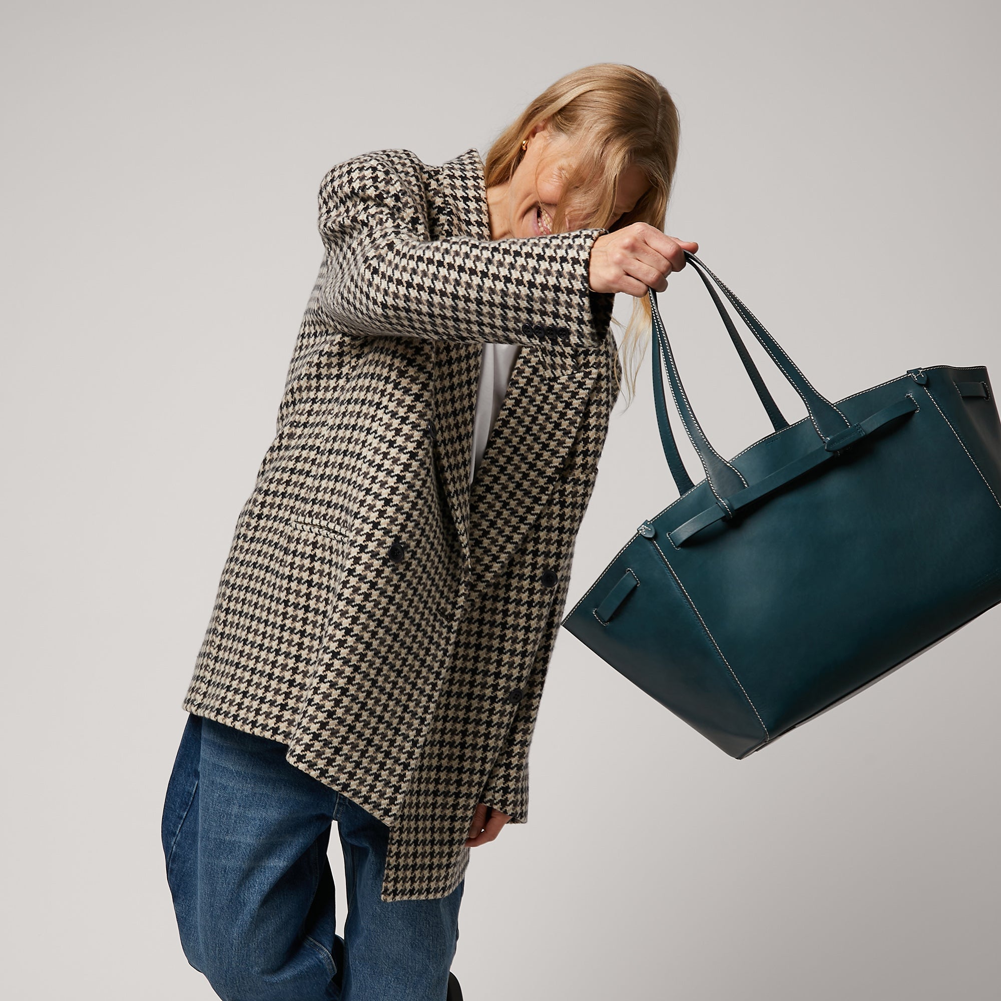 Return to Nature Tote -

                  
                    Compostable Leather in Dark Holly -
                  

                  Anya Hindmarch US
