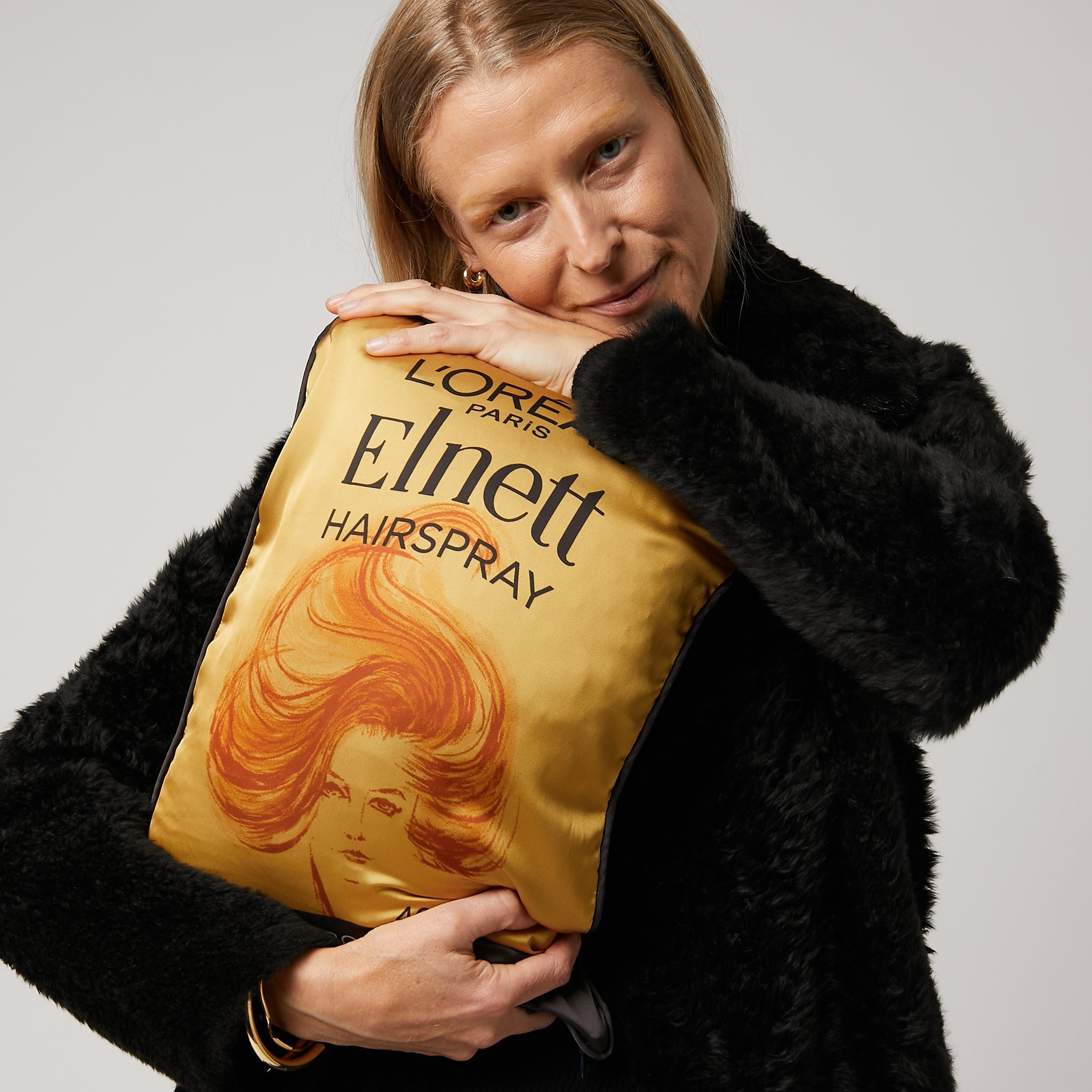 Anya Brands Elnett Pillow -

                  
                    Silk in Gold -
                  

                  Anya Hindmarch US
