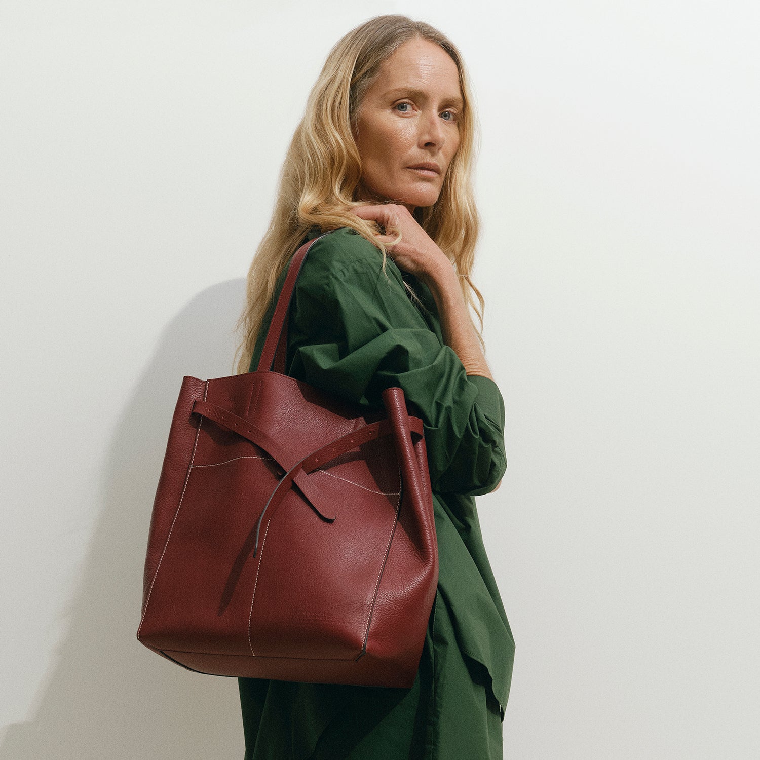 Return to Nature N/S Tote -

          
            Natural Grain Leather in Rosewood -
          

          Anya Hindmarch US
