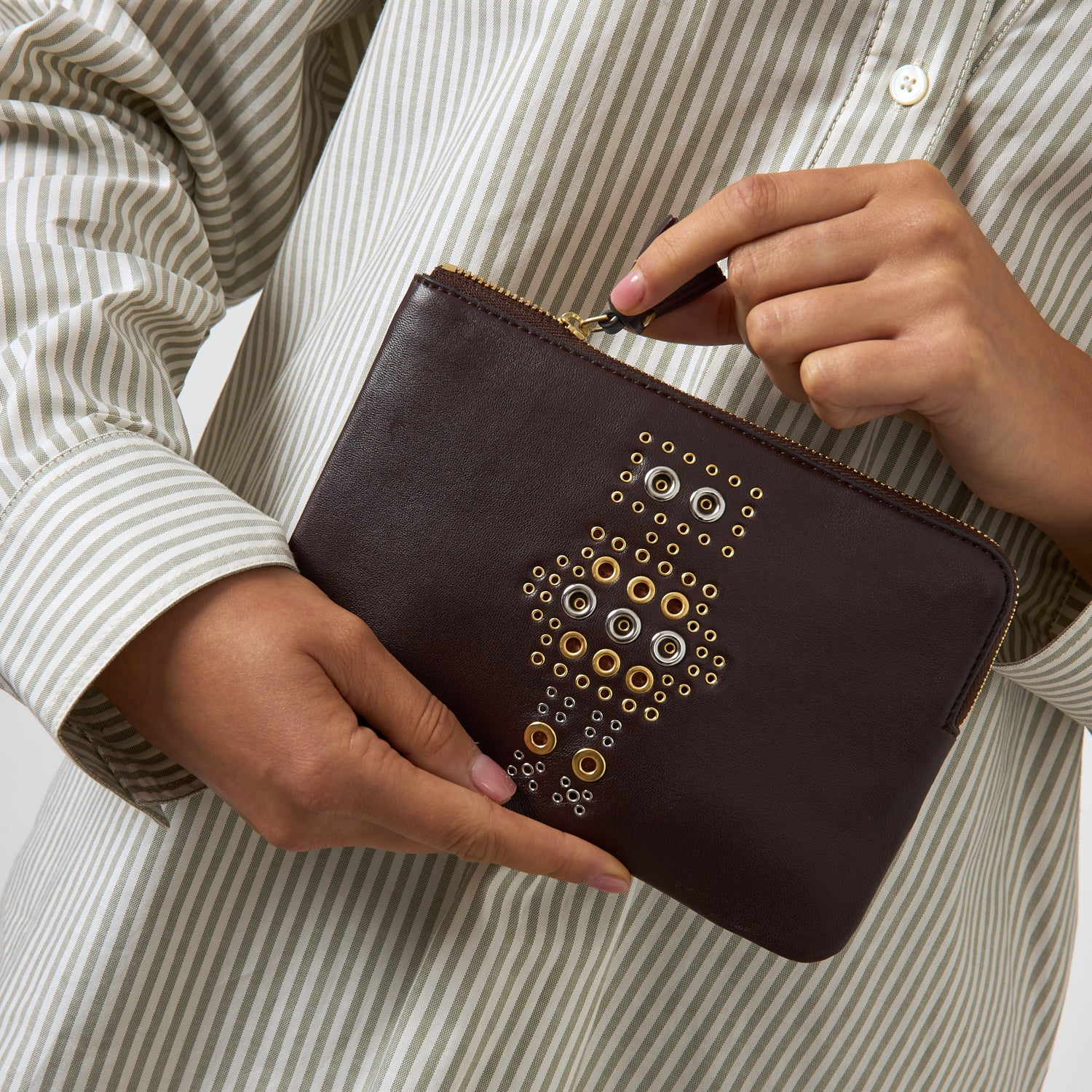 Eyelet Character Zip Loose Pocket -

          
            Smooth Leather in Grape Purple -
          

          Anya Hindmarch US
