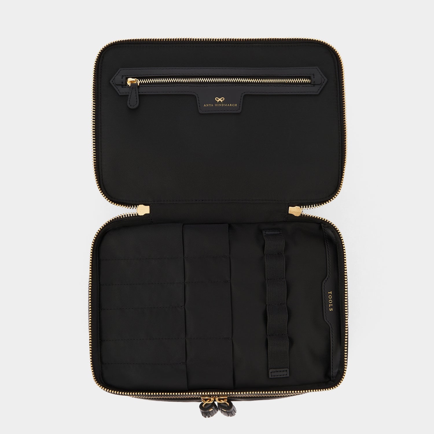 Logo Vanity Kit -

          
            Jacquard Nylon in Black -
          

          Anya Hindmarch US
