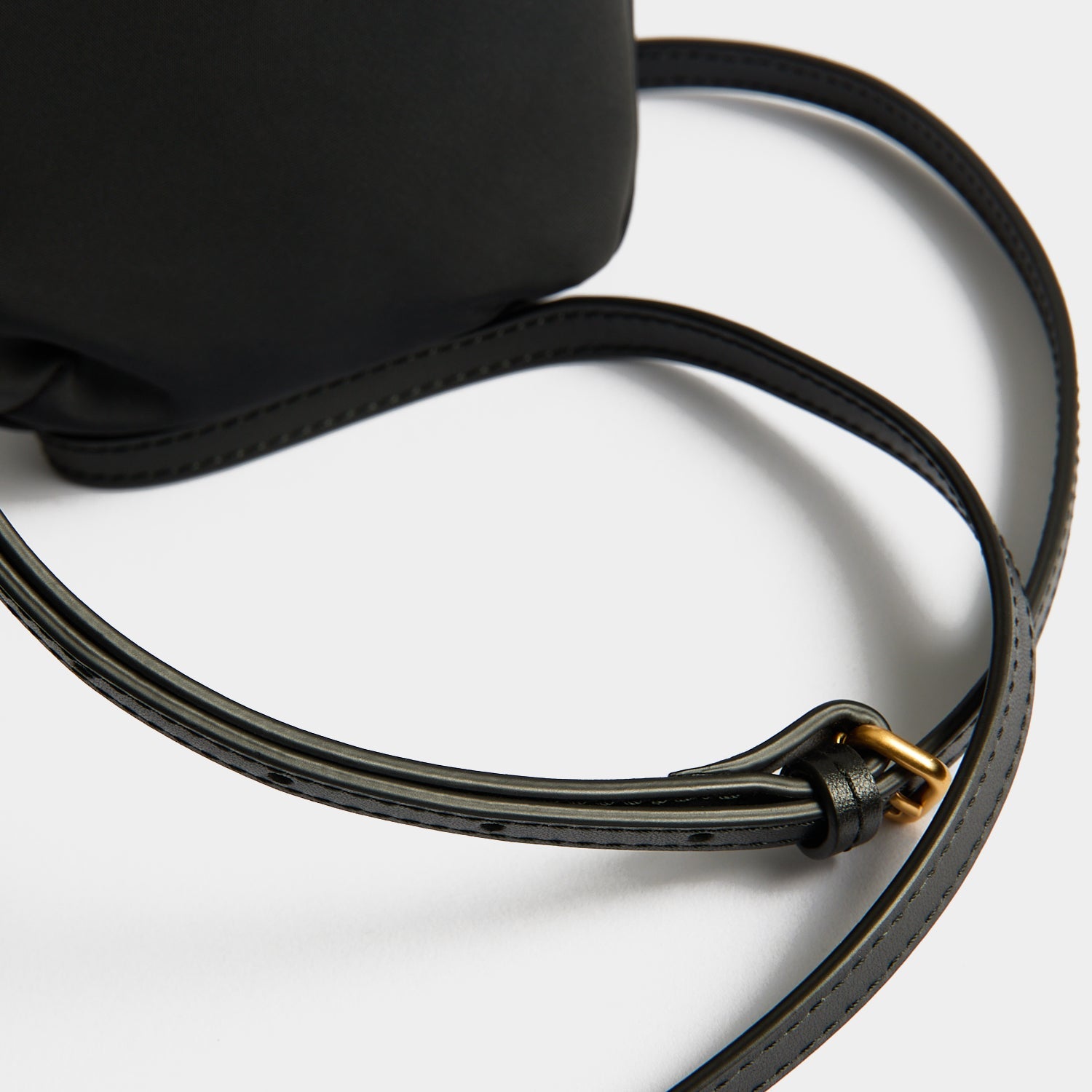 ANYA HINDMARCH Essentials Cross-body バッグ Logo Essentials Cross-body | Anya Hindmarch US