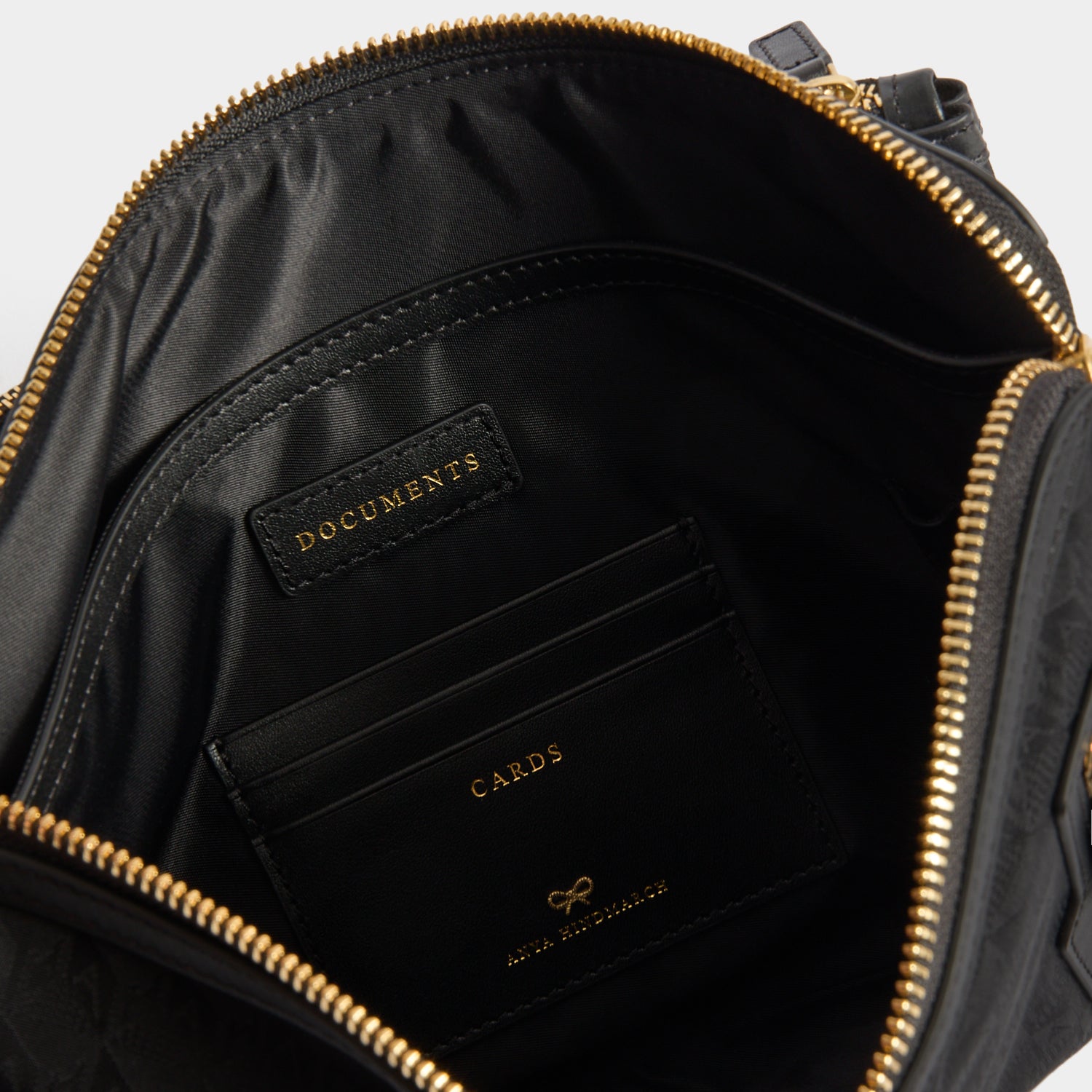 Logo Journey Essentials Pochette | Anya Hindmarch US