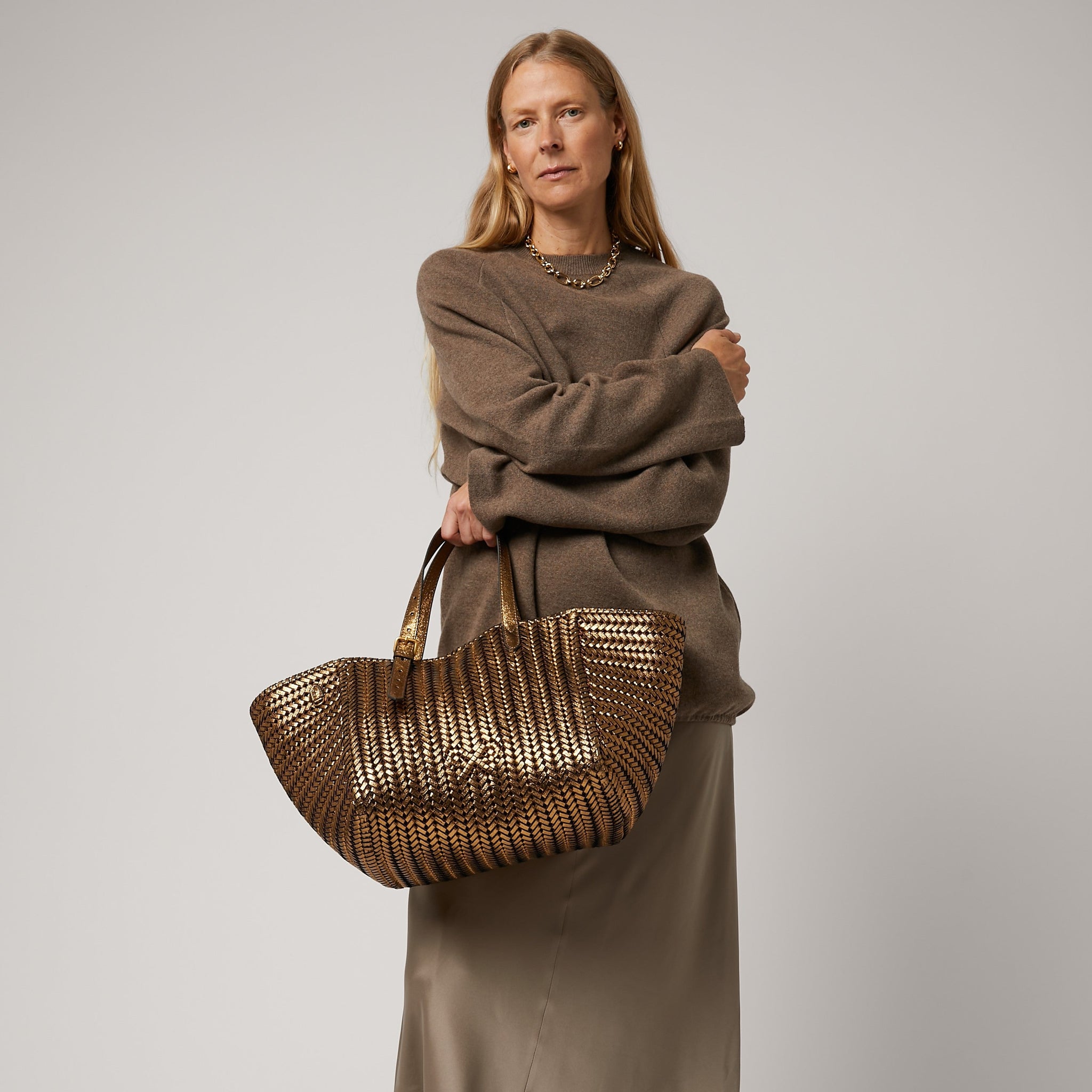 Neeson Square Tote -

                  
                    Metallic Leather in Bronze -
                  

                  Anya Hindmarch US
