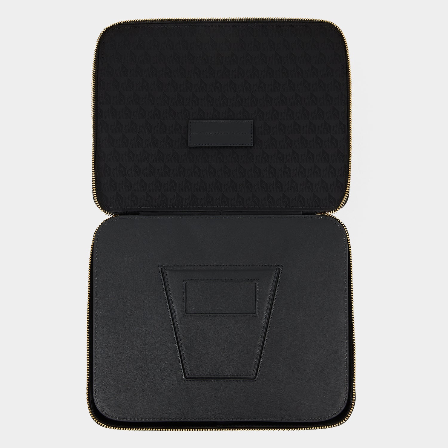 Logo Mirror Vanity Kit -

                  
                    Recycled Nylon in Black -
                  

                  Anya Hindmarch US
