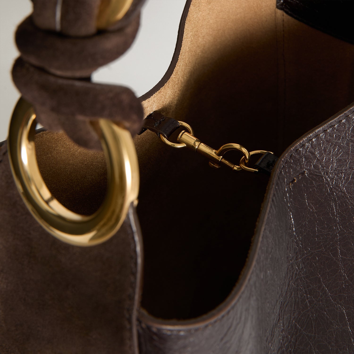 Ringo Chesterfield Shoulder Bag -

          
            Calf leather in Chocolate brown -
          

          Anya Hindmarch US
