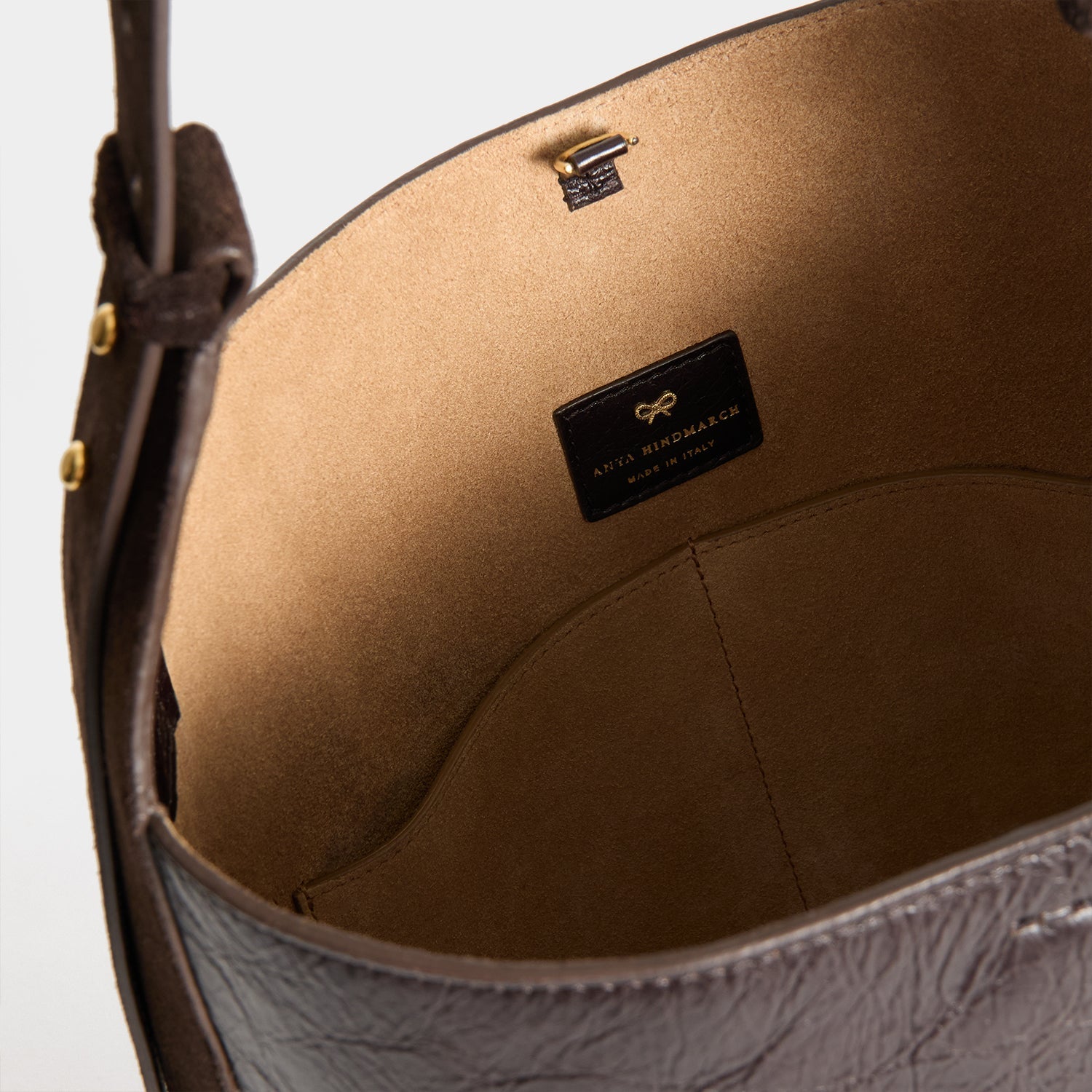 Ringo Chesterfield Shoulder Bag -

          
            Calf leather in Chocolate brown -
          

          Anya Hindmarch US
