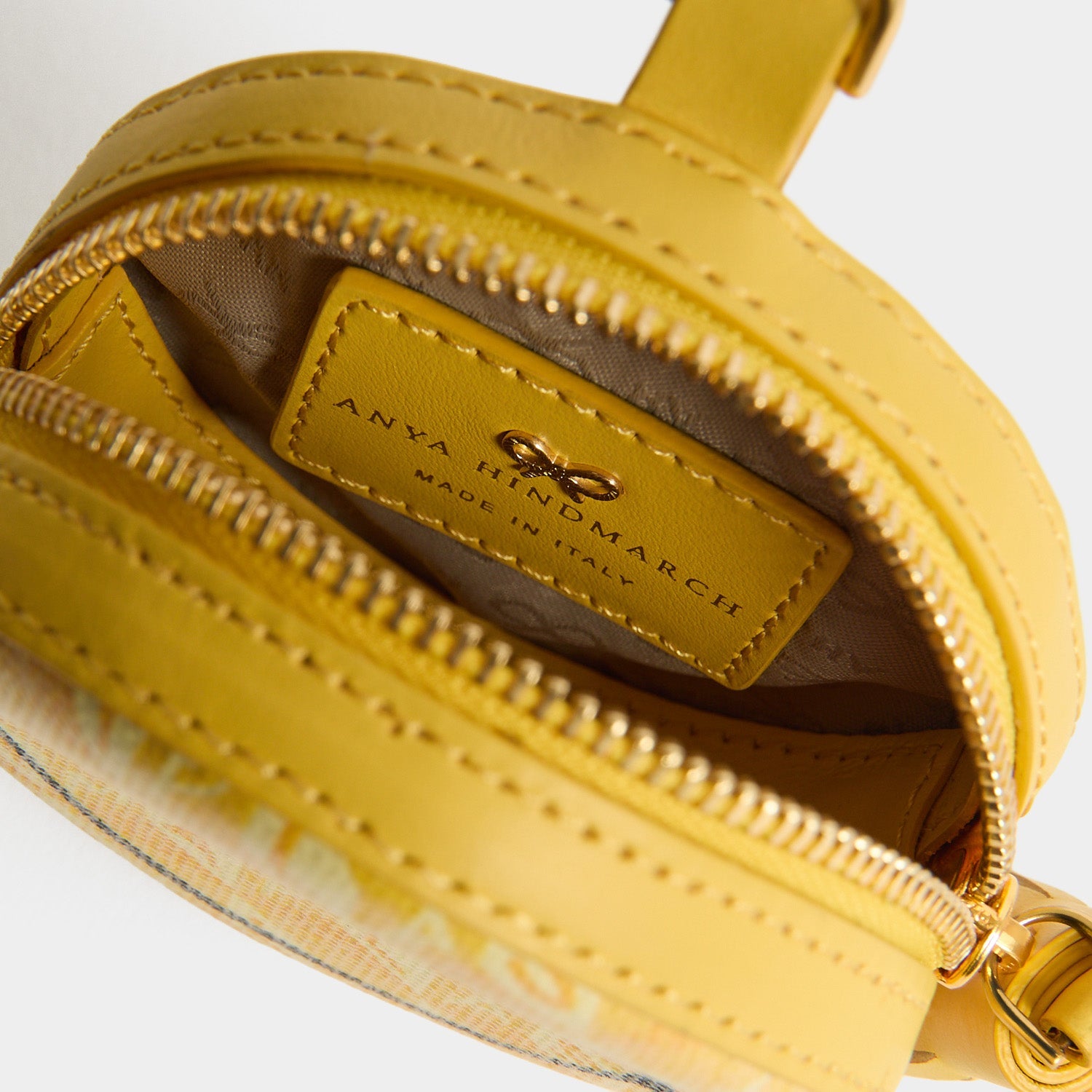ANYA HINDMARCH AirPods ケース Wink Ear Phones Travel Pouch | Anya Hindmarch US