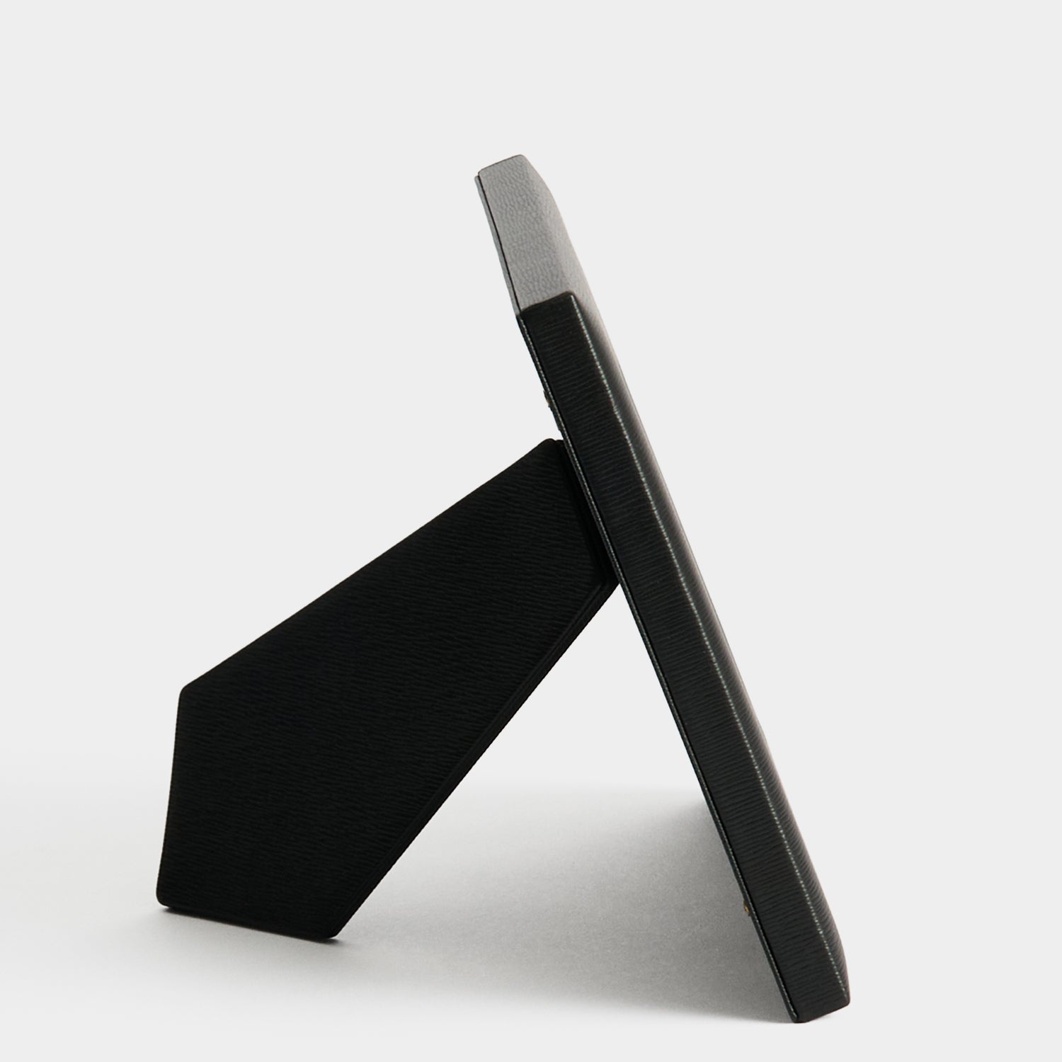 Bespoke Shaftesbury 6x4 Frame -

          
            London Grain in Black -
          

          Anya Hindmarch US
