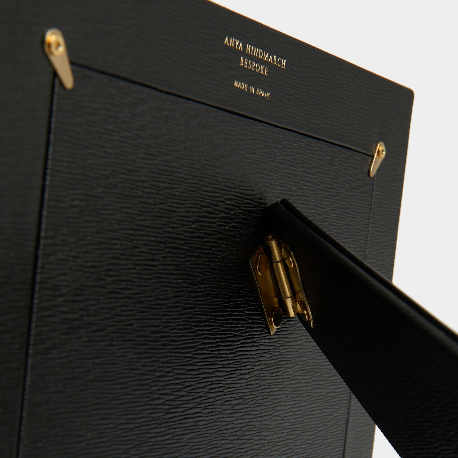 Bespoke Shaftesbury 6x4 Frame -

          
            London Grain in Black -
          

          Anya Hindmarch US
