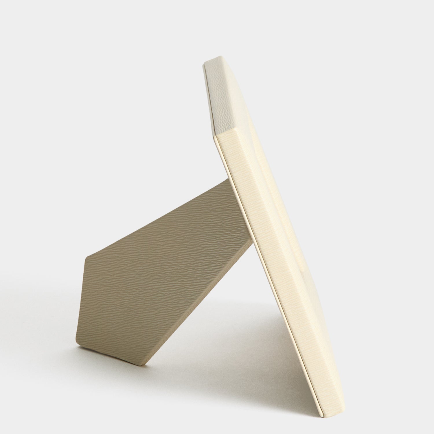 Bespoke Shaftesbury 6x4 Frame -

          
            London Grain in Bone -
          

          Anya Hindmarch US
