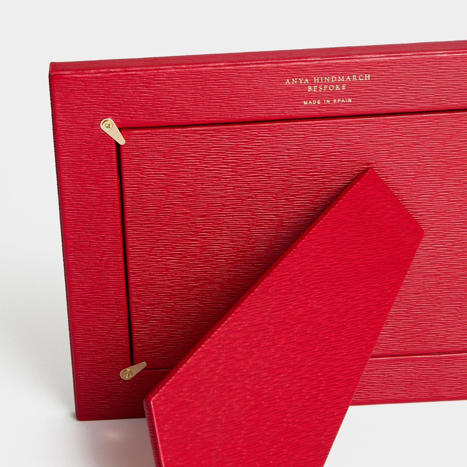 Bespoke Shaftesbury 6x4 Frame -

          
            London Grain in Red -
          

          Anya Hindmarch US
