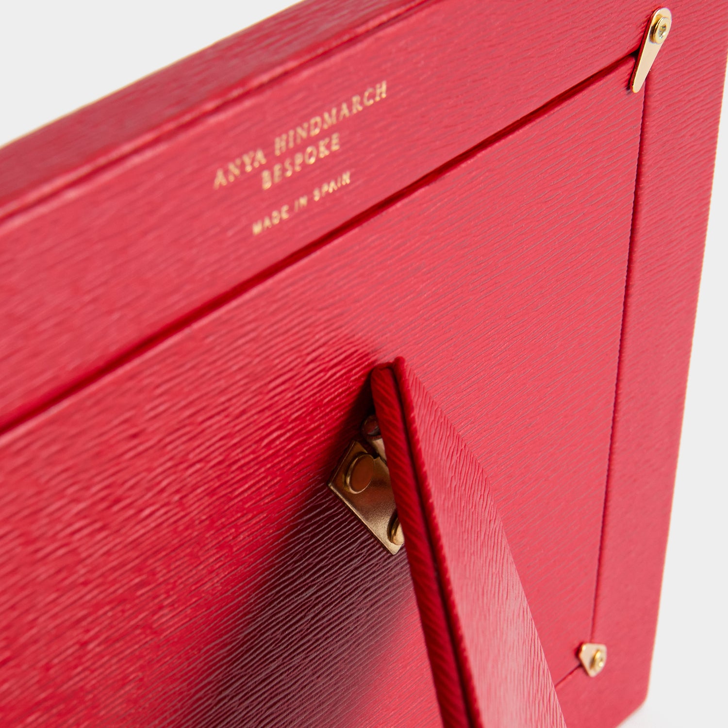 Bespoke Shaftesbury 6x4 Frame -

          
            London Grain in Red -
          

          Anya Hindmarch US
