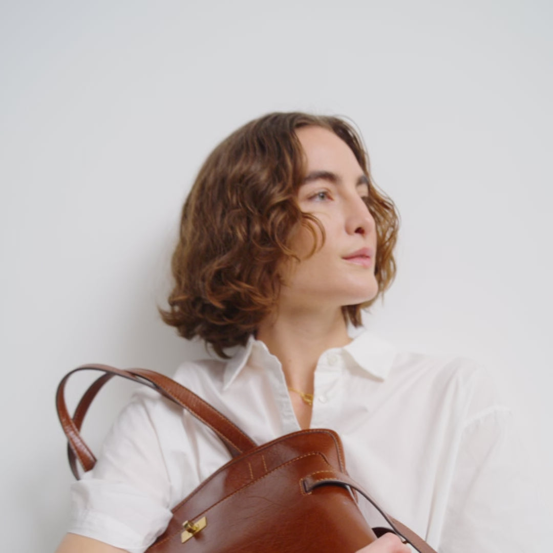 Wilson Shoulder Bag -

          
            Calf Leather in White -
          

          Anya Hindmarch US
