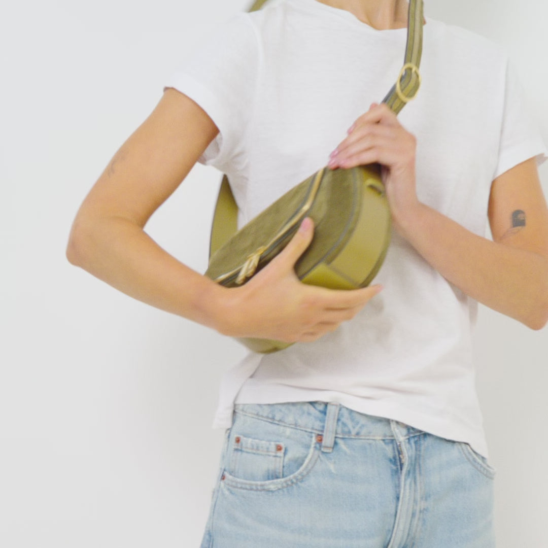 Vere Small Cross-body -

          
            Suede Leather/Calf Leather in Bonsai Green -
          

          Anya Hindmarch US
