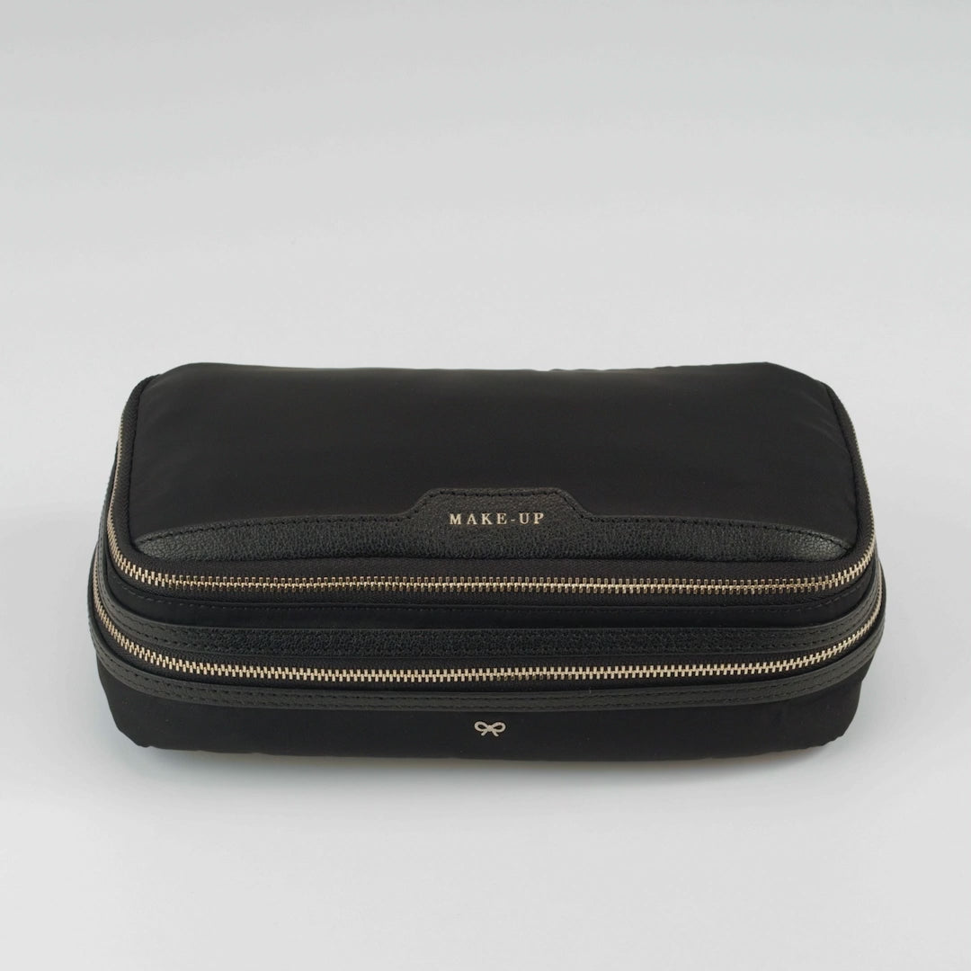 ポーチ Anya Hindmarch Black Fabric Beauty Case Logo Make-Up Pouch | Anya Hindmarch US