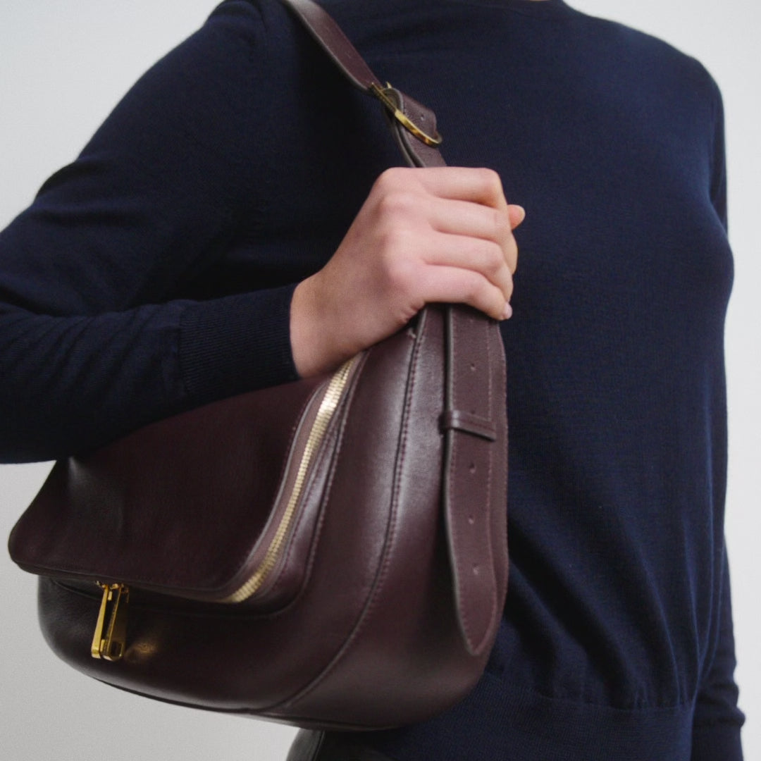 Vere Shoulder Bag -

          
            Calf Leather in Grape -
          

          Anya Hindmarch US
