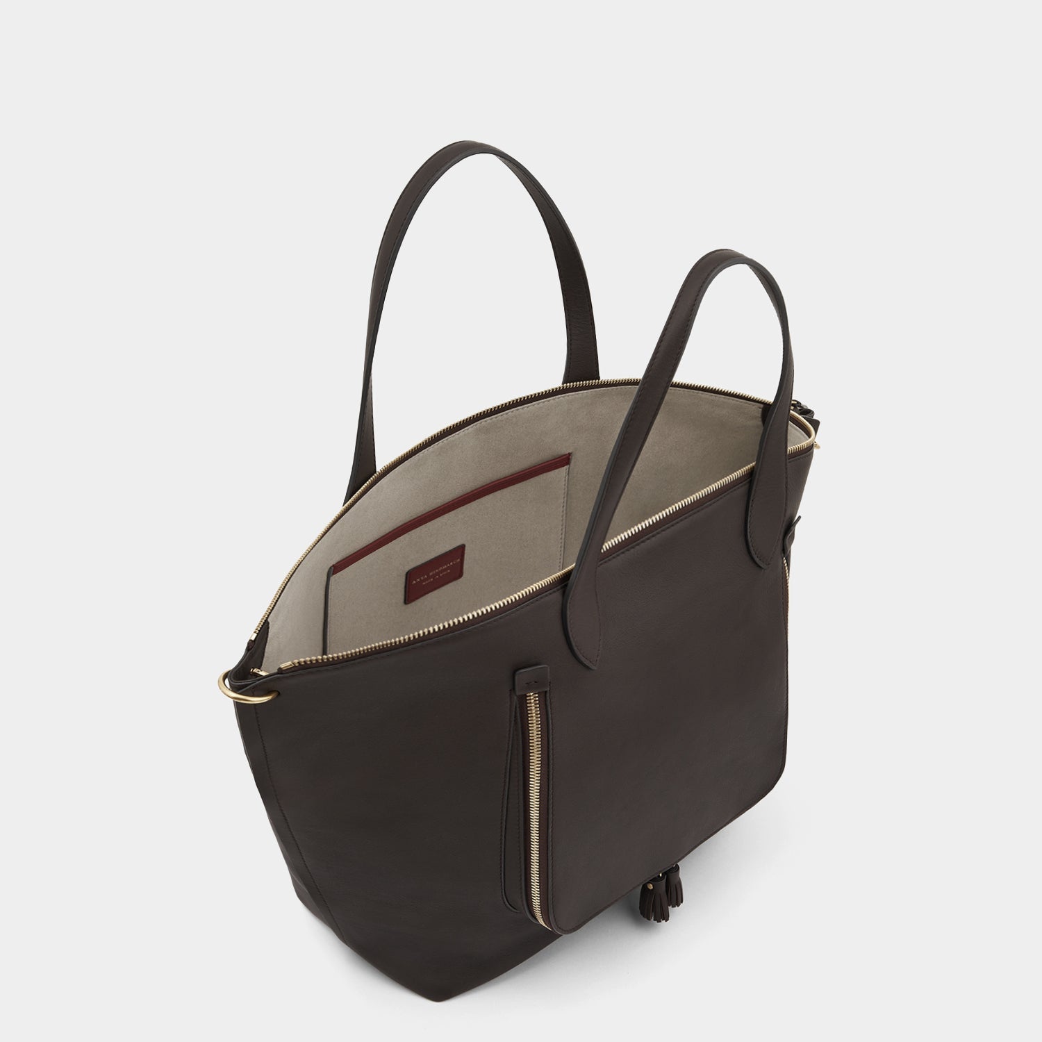 Vere Slouchy Tote -

                  
                    Flat Leather in Coffee -
                  

                  Anya Hindmarch US
